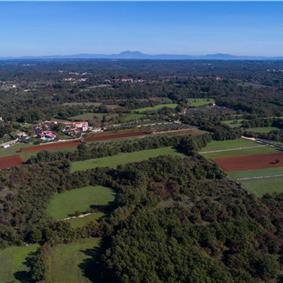 5 bedroom villa with pool near Pula, sleeps 10-12